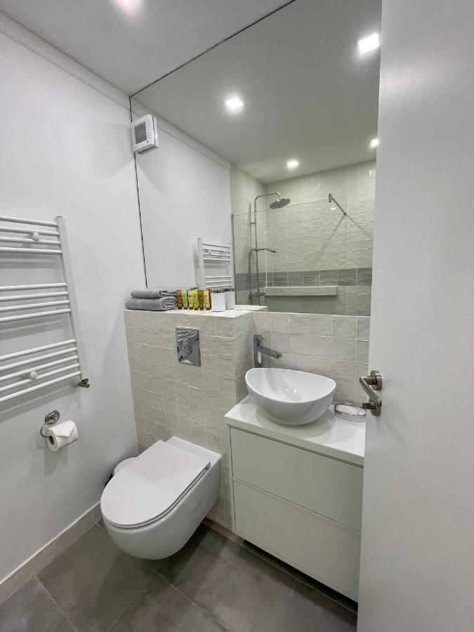 Cozy 1 Bedroom Apartment Oradea Bagian luar foto
